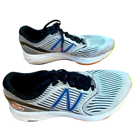 New Balance 890v6 Running Shoe White,Black,Blue. 8 - Picture 2 of 9